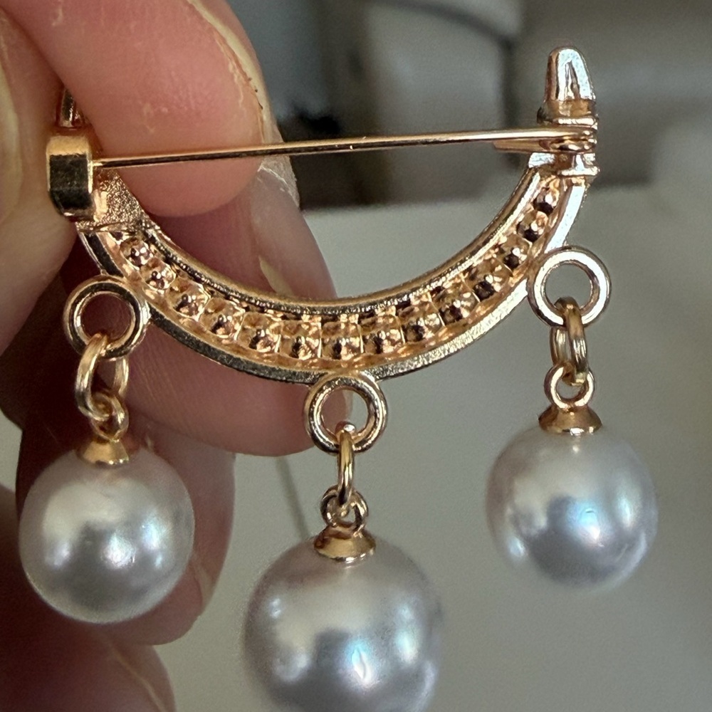 Gold and Pearl Crystal Brooch. - Picture 3 of 4